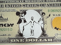 Banksy dismaland dollar 'napalm' - afbeelding 2 van  11