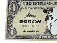 Banksy dismaland dollar 'napalm' - afbeelding 3 van  11