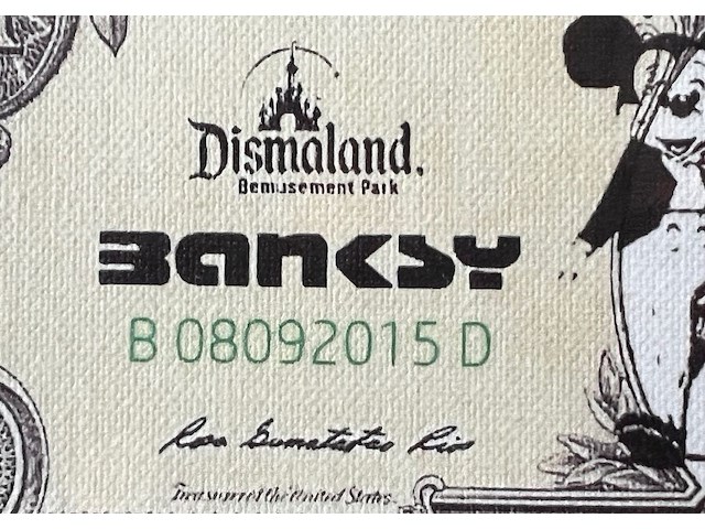 Banksy dismaland dollar 'napalm' - afbeelding 9 van  11