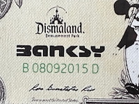 Banksy dismaland dollar 'napalm' - afbeelding 9 van  11