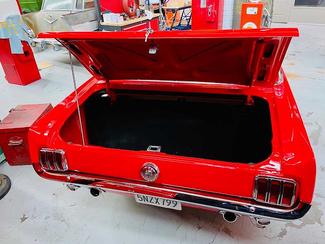 Banquette / canappé réalisée à partir d’une authentique partie arrière de ford mustang 1965 - other home accessories - afbeelding 6 van  8