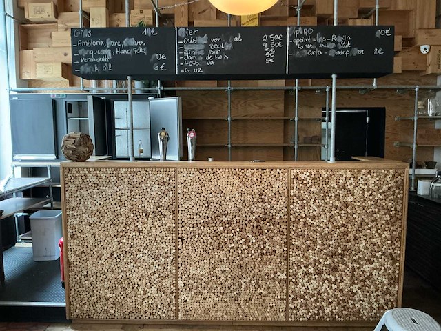 Bar - toog - bartoog met tapinstallatie en afwasbak - afbeelding 1 van  10