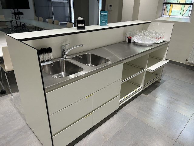 Bar-meubel in volkern met inox werkblad - afbeelding 1 van  6