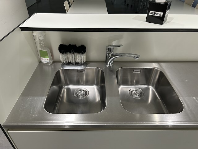 Bar-meubel in volkern met inox werkblad - afbeelding 3 van  6