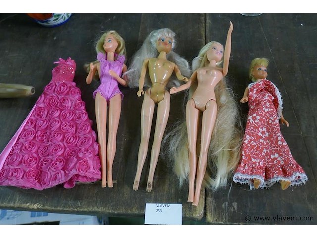 Barbie poppen - afbeelding 1 van  1