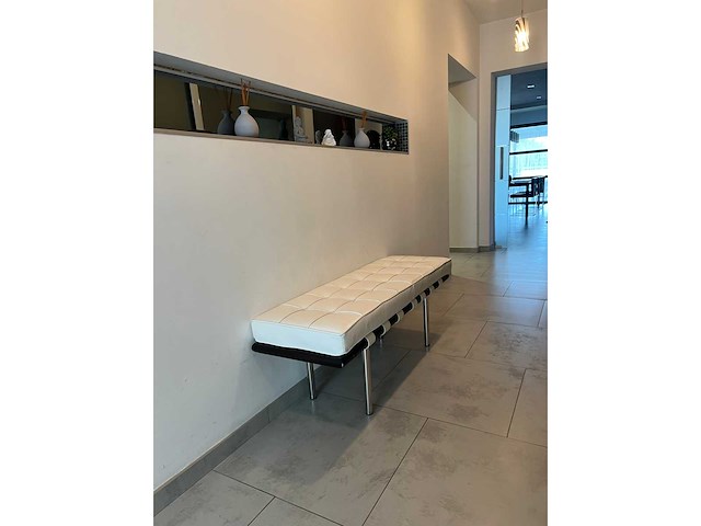 Barcelona bank 130 cm lang 42 x 47 cm hoog (walnoothout - echt wit leer) - afbeelding 2 van  5