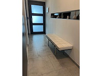 Barcelona bank 130 cm lang 42 x 47 cm hoog (walnoothout - echt wit leer) - afbeelding 4 van  5