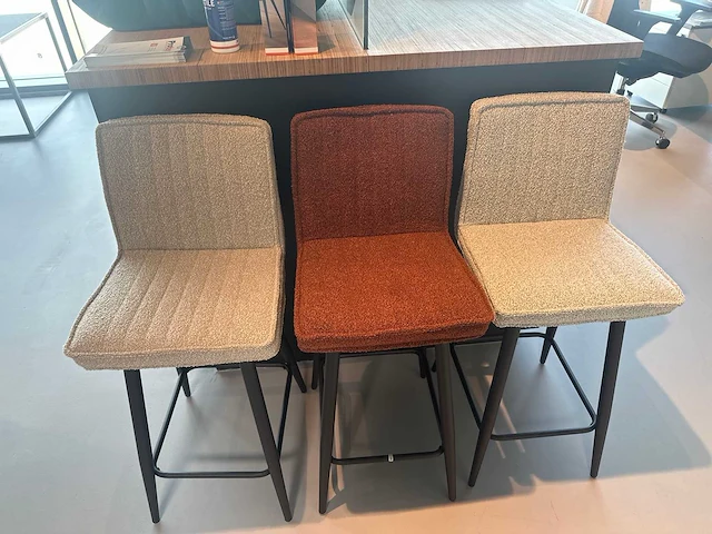 Barkruk beige boucle (4x) - afbeelding 1 van  5