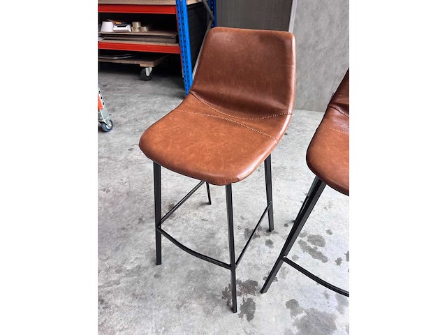 Barkruk kunstleer met zwart metalen frame (2x) - afbeelding 2 van  4