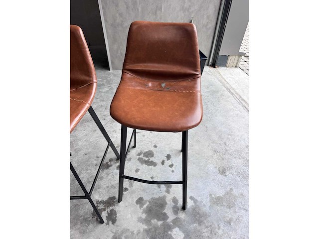 Barkruk kunstleer met zwart metalen frame (2x) - afbeelding 3 van  4