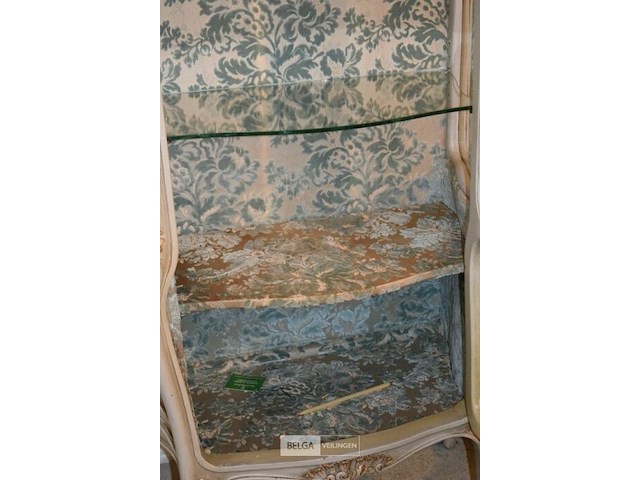 Barok/rococostijl , set van bank, stoelen en tafeltje - afbeelding 3 van  11