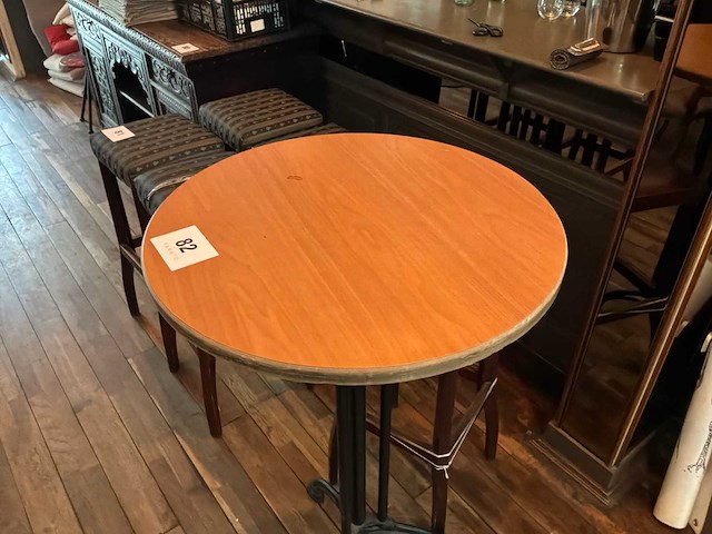 Bartafel en kruk - afbeelding 2 van  4