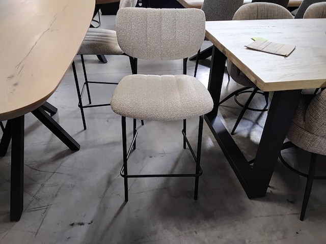 Bartafel met barkrukken - afbeelding 3 van  3