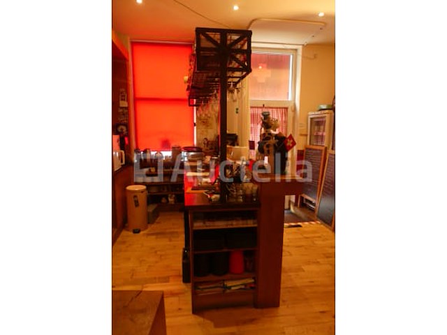 Bartoonbank met plank - afbeelding 5 van  6