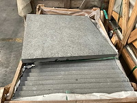 Basalt frijslag natuursteen tuintegel - afbeelding 2 van  5
