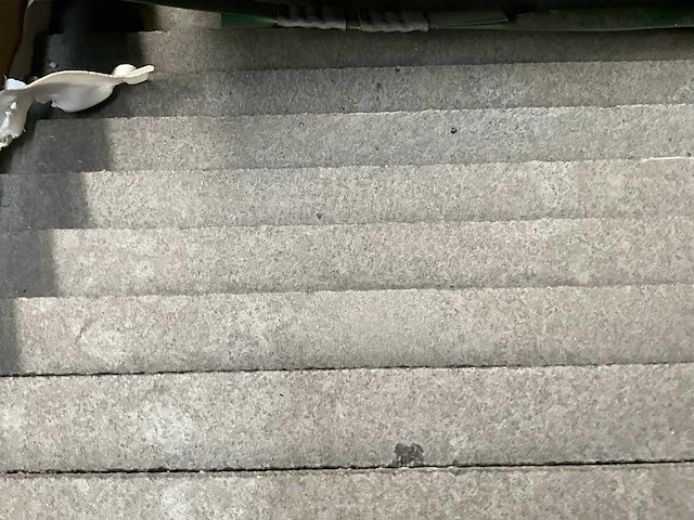 Basalt frijslag natuursteen tuintegel - afbeelding 3 van  5