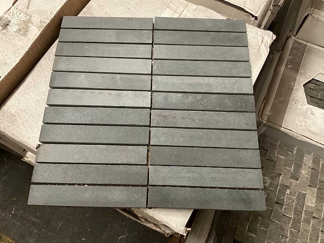 Basalt honed mozaïek tegel - afbeelding 1 van  2