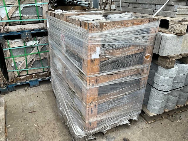 Basalt honed natuursteen tuintegels ca. 20m2 - afbeelding 2 van  3