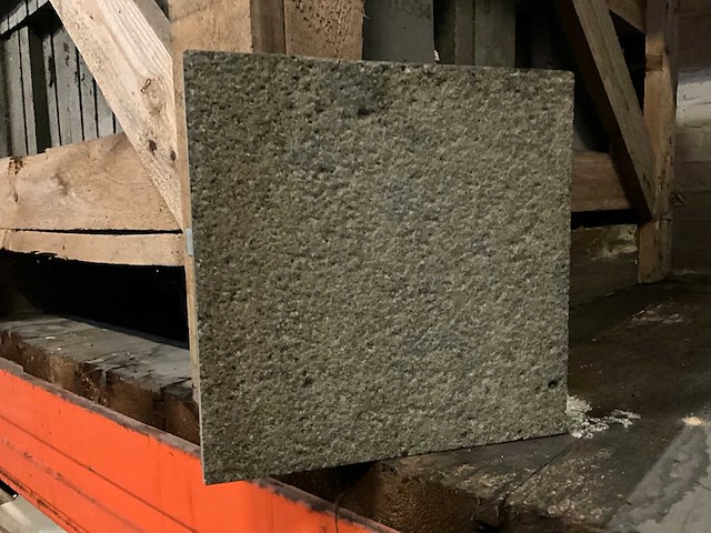 Basalt india natuursteen tuintegel - afbeelding 1 van  2