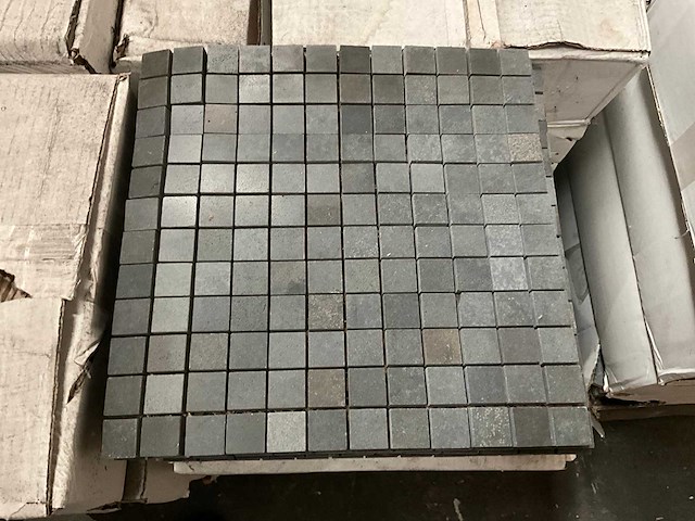 Basalt mozaïek tegel - afbeelding 1 van  3