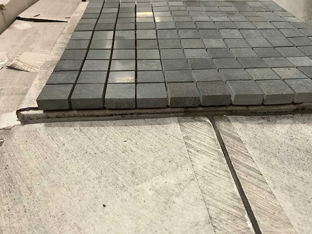 Basalt mozaïek tegel - afbeelding 3 van  3