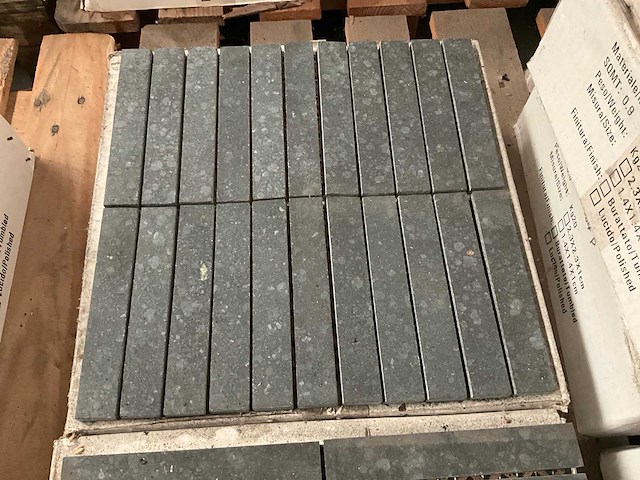 Basalt mozaïek tegel - afbeelding 1 van  2