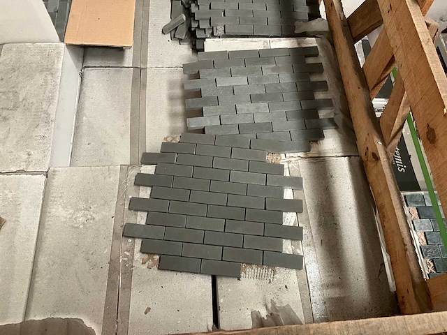 Basalt mozaïek tegel - afbeelding 1 van  2