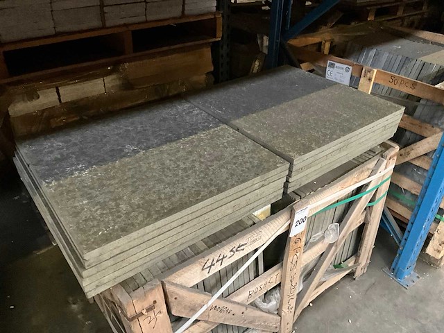 Basalt natuursteen tuintegel - afbeelding 1 van  3