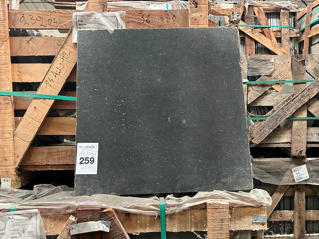 Basalt natuursteen tuintegel - afbeelding 1 van  3