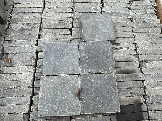 Basalt natuursteen tuintegels 13,9m2 - afbeelding 1 van  2