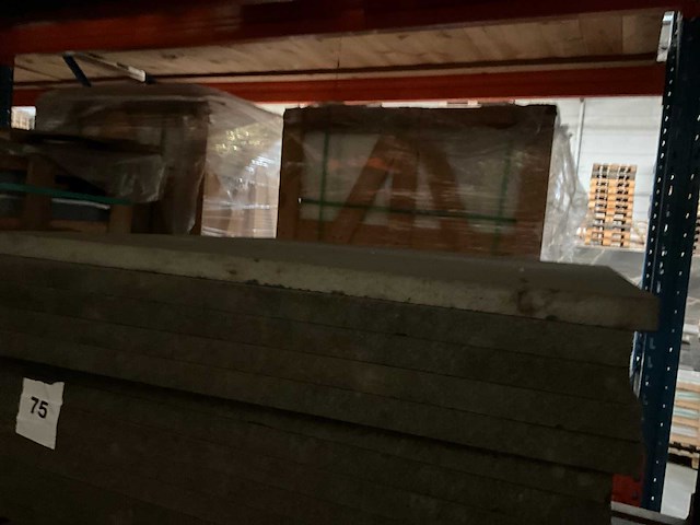 Basalt shotblasted natuursteen tuintegel - afbeelding 4 van  4