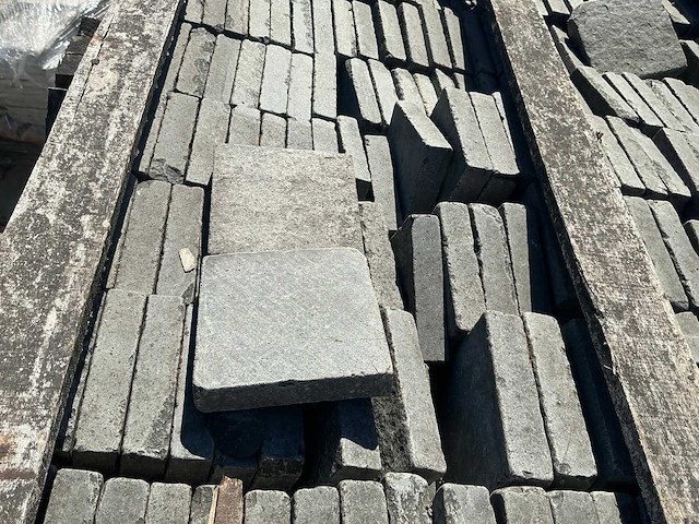 Basalt sirocco 27 m2 natuursteen klinkers - afbeelding 1 van  4