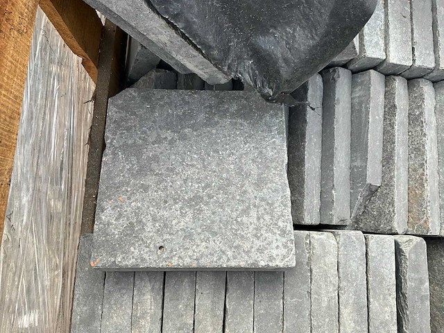 Basalt sirocco natuursteen tuintegels 15,36m2 - afbeelding 3 van  3