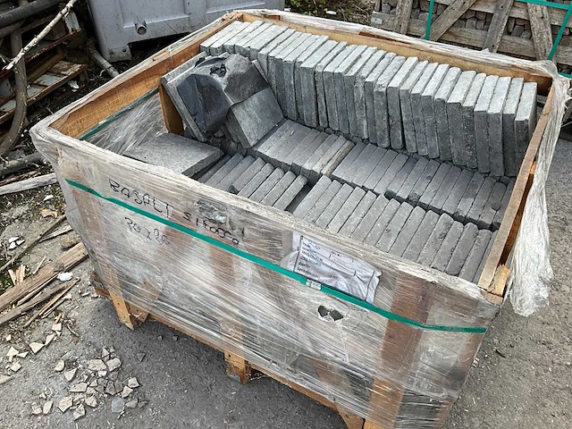 Basalt sirocco natuursteen tuintegels 15,36m2 - afbeelding 1 van  3
