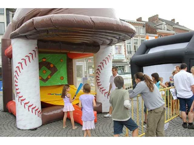 Baseball - obstacle course & bouncy castle - afbeelding 1 van  3
