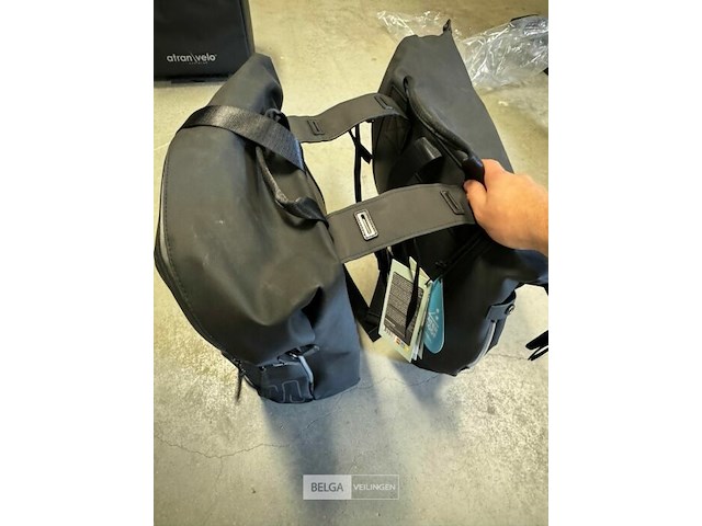 Basil go double bag fietstas 32l zwart - afbeelding 1 van  1