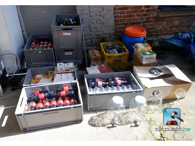 Batch van bakken met inhoud - afbeelding 1 van  14