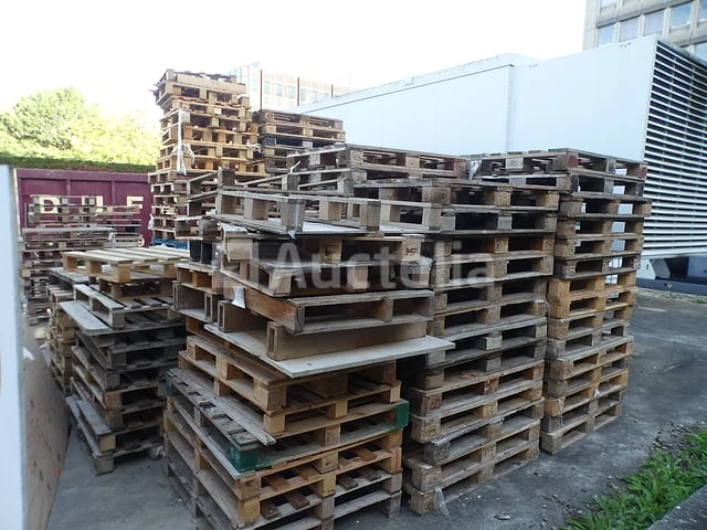 Batch van verschillende pallets - afbeelding 1 van  6