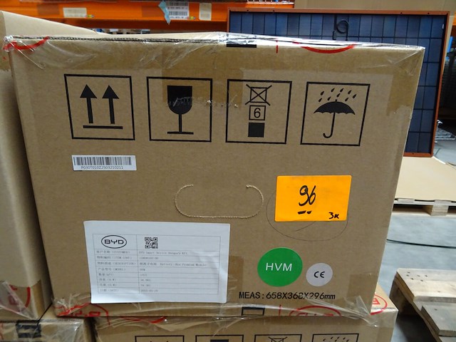 Batt. control unit + base hvs + 3 x byd hvm 2.76 kwh - afbeelding 1 van  3