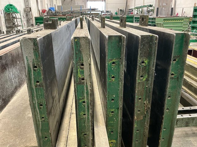Batterij betonbekisting dubbel ( prefabbeton ) - 10m op 5x1m en 5x 0,75m - afbeelding 2 van  12
