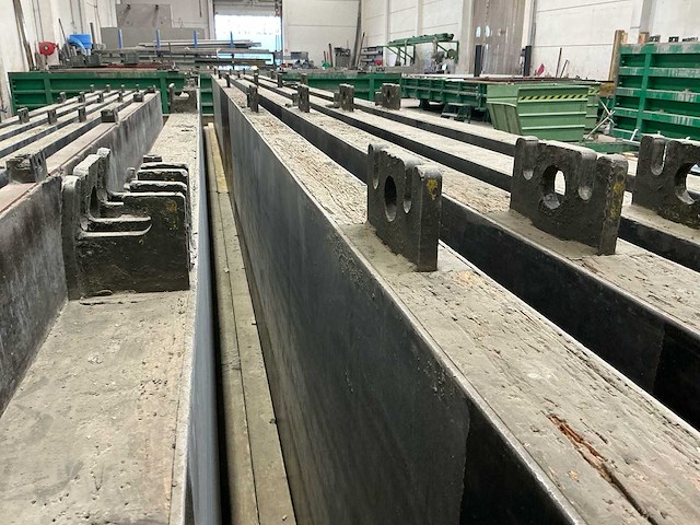 Batterij betonbekisting dubbel ( prefabbeton ) - 10m op 5x1m en 5x 0,75m - afbeelding 12 van  12