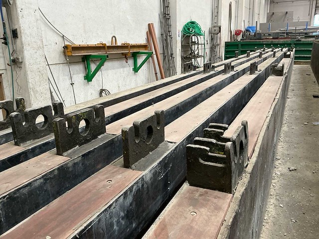 Batterij betonbekisting dubbel ( prefabbeton ) - 10m op 5x1m en 5x 0,75m - afbeelding 3 van  12