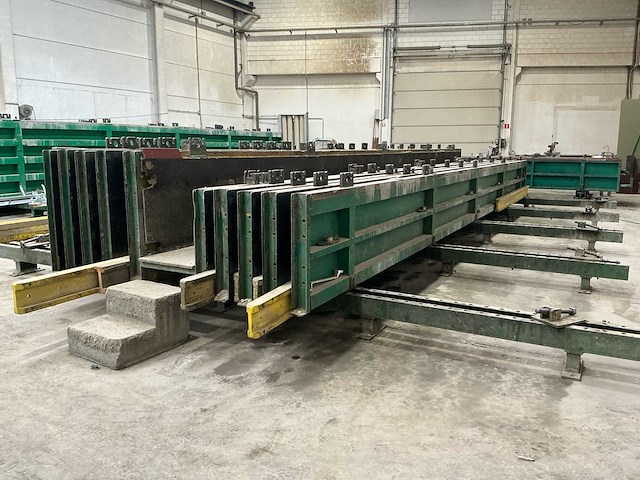 Batterij betonbekisting dubbel ( prefabbeton ) - 10m op 5x1m en 5x 0,75m - afbeelding 4 van  12