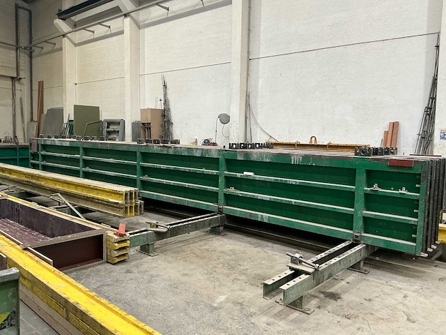 Batterij betonbekisting dubbel ( prefabbeton ) - 10m op 5x1m en 5x 0,75m - afbeelding 9 van  12