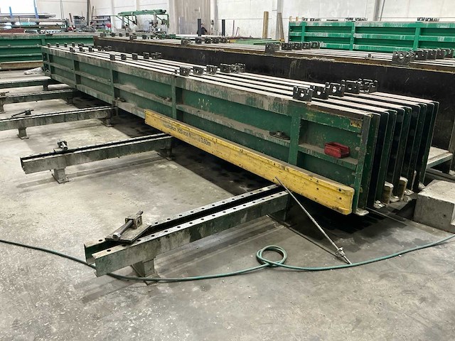 Batterij betonbekisting dubbel ( prefabbeton ) - 10m op 5x1m en 5x 0,75m - afbeelding 11 van  12