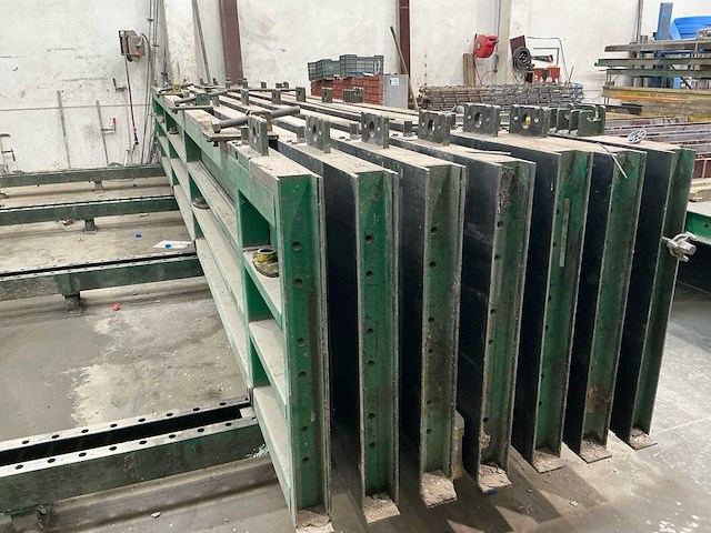 Batterij betonbekisting ( prefabbeton ) - 6pc x 8m op 1m - afbeelding 4 van  9