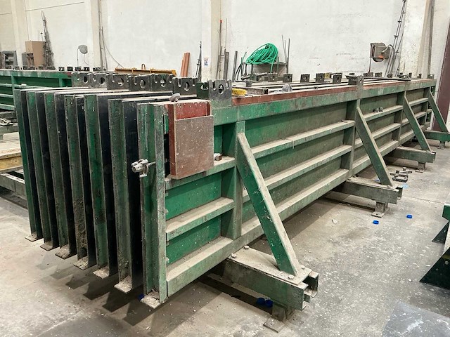 Batterij betonbekisting ( prefabbeton ) - 6pc x 8m op 1m - afbeelding 5 van  9
