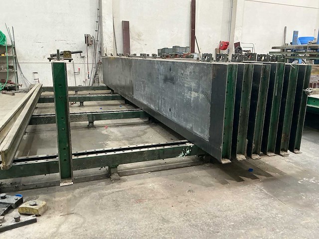 Batterij betonbekisting ( prefabbeton ) - 6pc x 8m op 1m - afbeelding 6 van  9