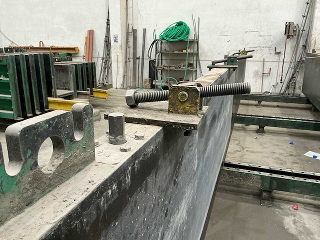 Batterij betonbekisting ( prefabbeton ) - 6pc x 8m op 1m - afbeelding 8 van  9