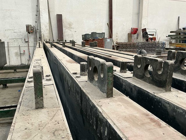 Batterij betonbekisting ( prefabbeton ) - 6pc x 8m op 1m - afbeelding 9 van  9